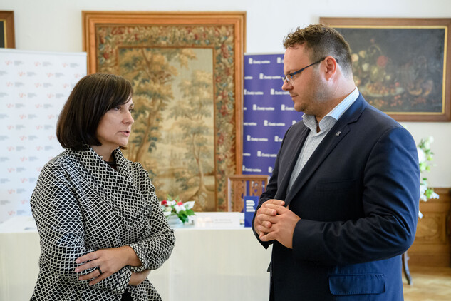 Podpis deklarace o spolupráci NPÚ s Českým rozhlasem | © Zdroj: Český rozhlas, nepodléhá Creative Commons