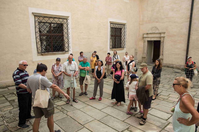 Archeologické léto 2025, státní zámek Telč, malý dvorek, foto: Lucie Herbricková