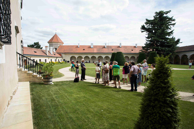 Archeologické léto 2025, státní zámek Telč, zahrada, foto: Lucie Herbricková