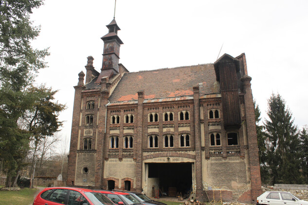 Chmelařské stavby 02 – sušárna v Trnovanech u Žatce, postavená v roce 1900, patří k architektonicky nejkvalitnějším na území ČR