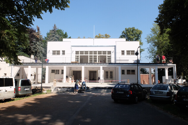 Louny, výstavní pavilon, celkový pohled během rekonstrukce, rok 2011.